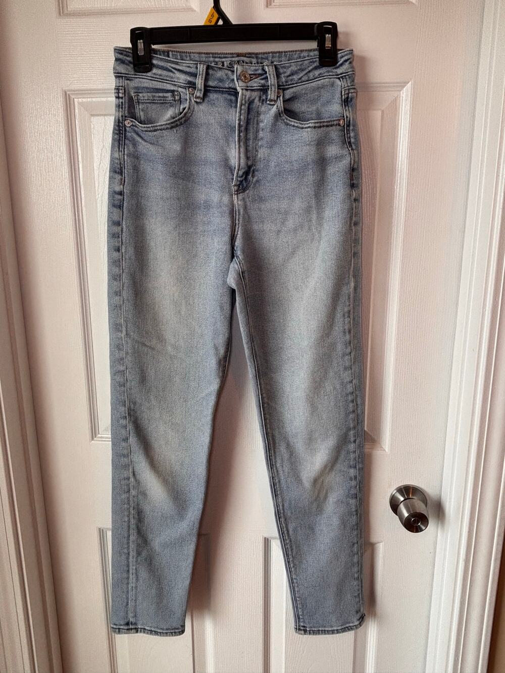 American Eagle Mom Jeans Women’s Size 2 Light Wash Stretch High Rise